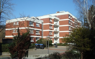 Großzügig geschnittene ERDGESCHOSS Wohnung mit einer großen ESS-KÜCHE und Balkon in ruhiger City-Lage!